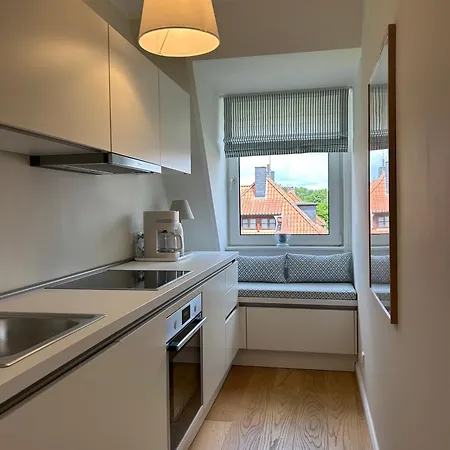 Lejlighed Lichtdurchflutete Dachgeschosswohnung In Uninaehe *