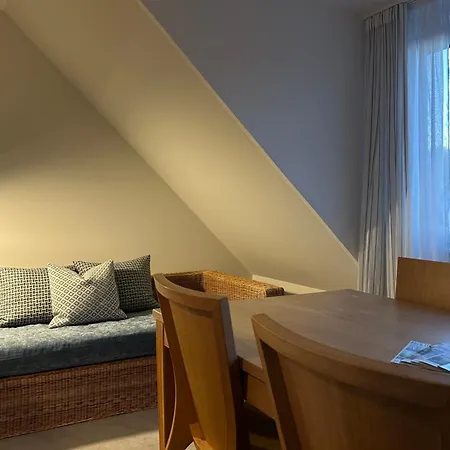 Lichtdurchflutete Dachgeschosswohnung In Uninaehe Apartmán